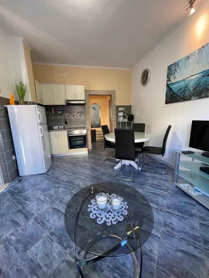 Orangerie Apartment Kastela Exterior photo